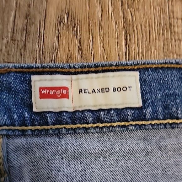 Wrangler Relaxed Boot Denim Blue Jeans ~ Sz 42x30 - Picture 3 of 6